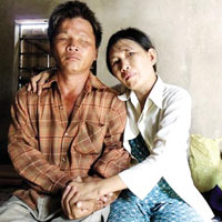Tin tức trong ngày - Cổ tích "mắt vợ, chân chồng"