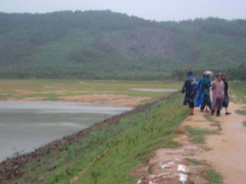 Bão số 7: Dời 212 hộ dân khỏi vùng nguy hiểm - 3