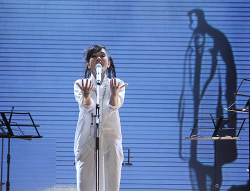 Phương Anh hát lại bài hit Bùi Anh Tuấn - 6