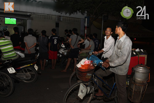 Fan thức trắng đêm xem trận Barca - Real - 2