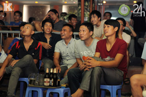 Fan thức trắng đêm xem trận Barca - Real - 8