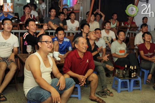 Fan thức trắng đêm xem trận Barca - Real - 3