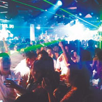 Tin tức trong ngày - Thú "nướng tiền" tại quán bar