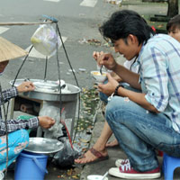 - "Túm" Ngọc Ngoan đi ăn tào phớ vỉa hè