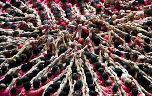 Tháp người cao chọc trời - 6