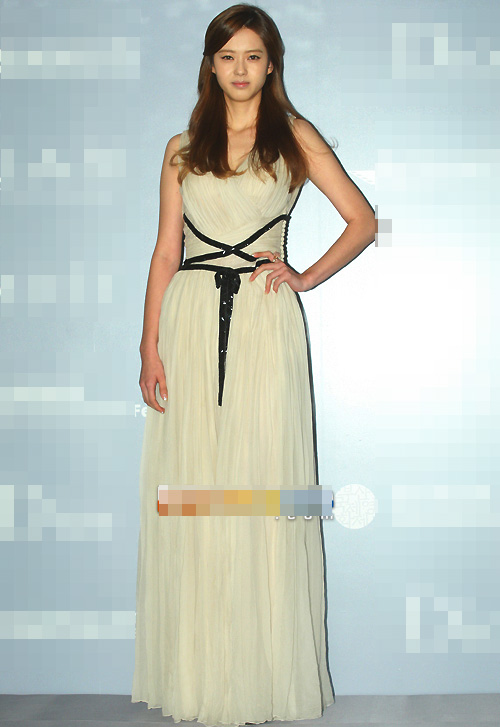 Người đẹp Hàn Quốc tung váy khoe chân - 10