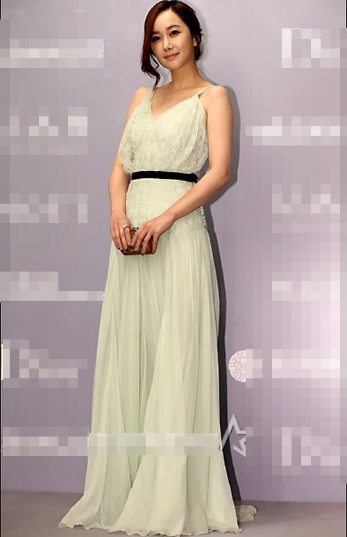 Người đẹp Hàn Quốc tung váy khoe chân - 13