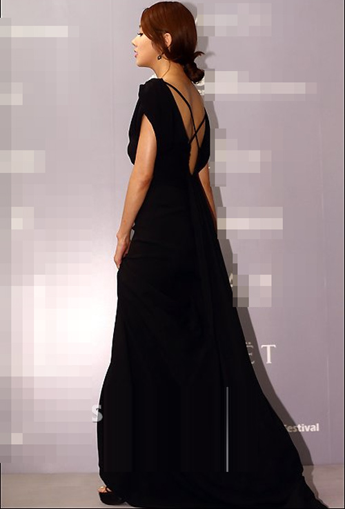 Người đẹp Hàn Quốc tung váy khoe chân - 19