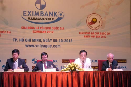 Bóng đá VN: Thấy gì qua “hội làng”? - 2