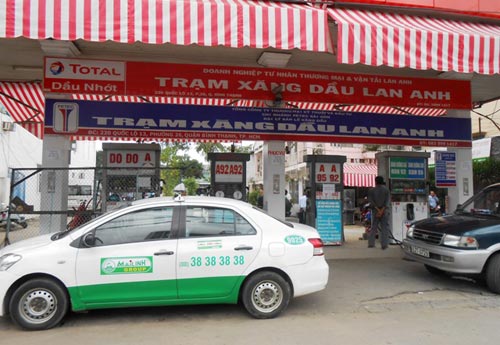 Hàng trăm xe chết máy: Tái kiểm tra cây xăng - 2