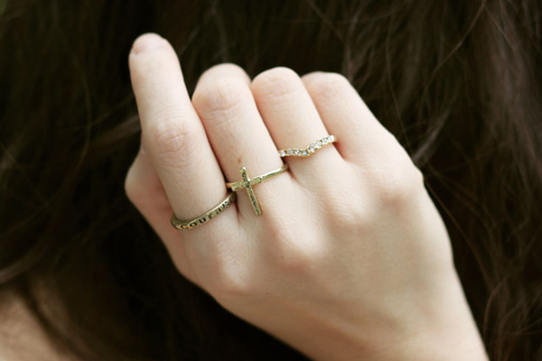 Đeo nhẫn sành như tín đồ Philippines - 2