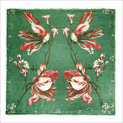 Thêm gợi cảm với chiếc khăn lụa mềm - 2