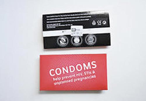 Rao bán bao cao su của… Usain Bolt - 2