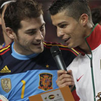 Bóng đá - Casillas bỏ Messi chọn CR7