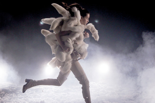 Hà Hồ khoe vai trần, chân thon - 8