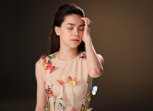 Hà Hồ khoe vai trần, chân thon - 13