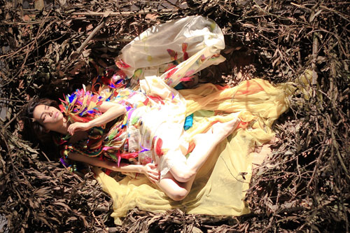 Hà Hồ khoe vai trần, chân thon - 15