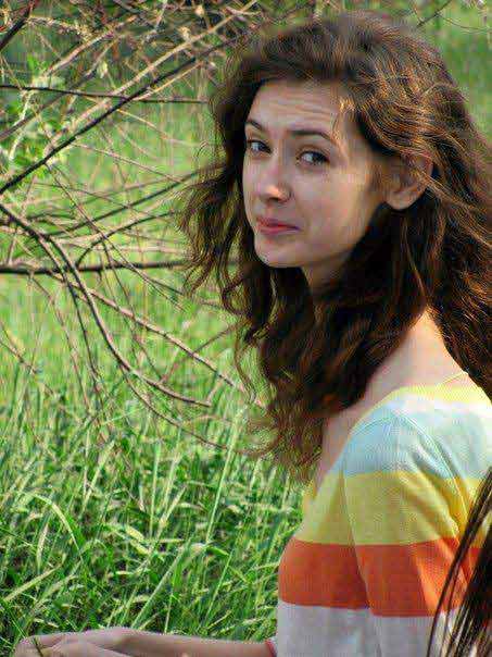 Cô gái có chiếc cổ dài như... hươu - 2