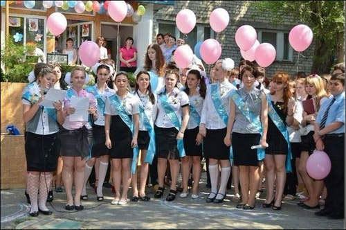 Cô gái có chiếc cổ dài như... hươu - 8