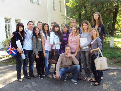 Cô gái có chiếc cổ dài như... hươu - 7