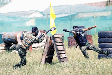 Có một nơi vô tư “nghịch súng”! - 2