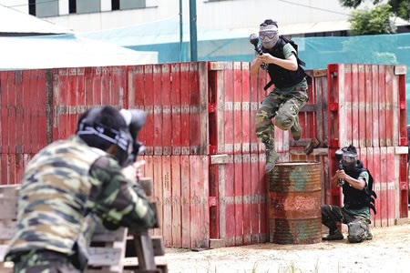 Có một nơi vô tư “nghịch súng”! - 3