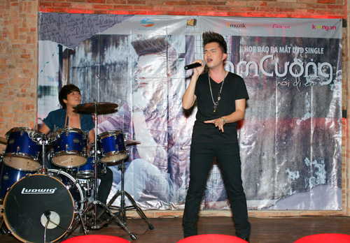 Thúy Vinh bầu lớn vẫn nhanh nhẹn - 9