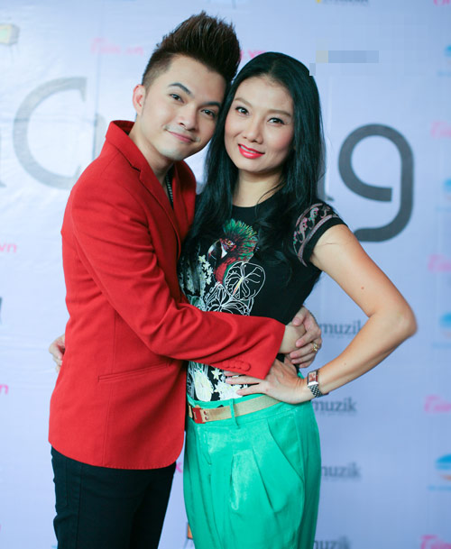 Thúy Vinh bầu lớn vẫn nhanh nhẹn - 16