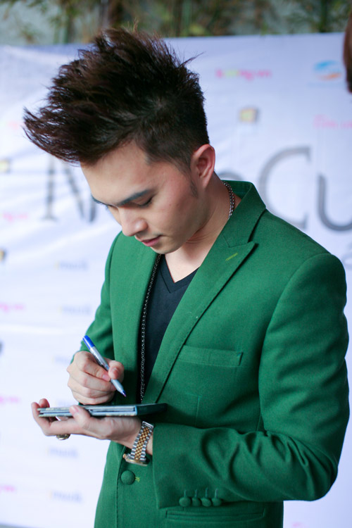 Thúy Vinh bầu lớn vẫn nhanh nhẹn - 6