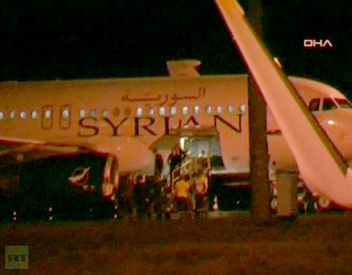 Máy bay Syria bị Thổ Nhĩ Kỳ ép hạ cánh - 1