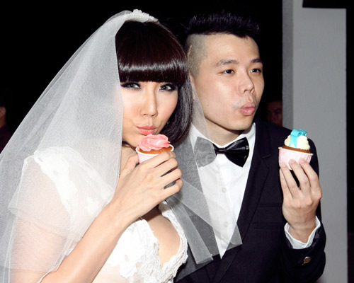 Ngọc Quyên vẫn sexy khi làm cô dâu - 9