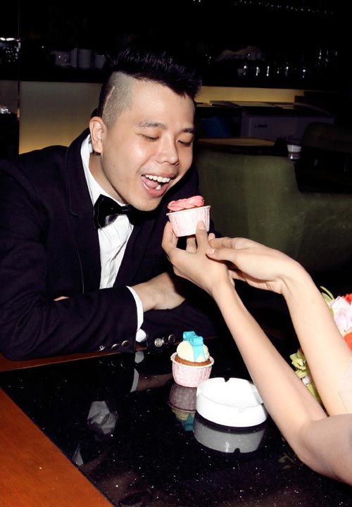 Ngọc Quyên vẫn sexy khi làm cô dâu - 5