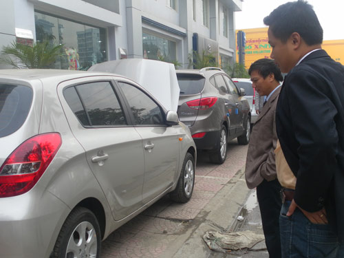 Thị trường ô tô đang “dò dẫm” đi lên - 1