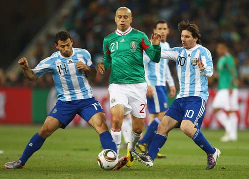 Barca: Đã “nghèo” còn mắc cái “eo” - 2