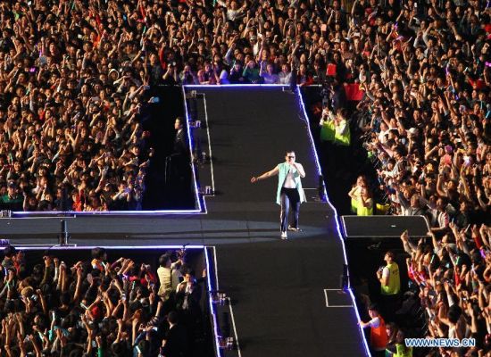 80.000 người "cháy" cùng Gangnam Style - 2