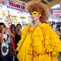 Người mẫu - Hoa hậu - Chợ Bến Thành "náo loạn" vì Top Model