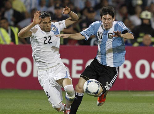 Argentina - Uruguay: Messi lập cú đúp - 1