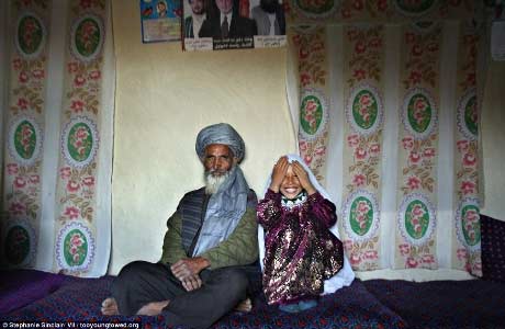 Trung Đông: Xót cảnh 8 tuổi lấy chồng hơn 40 - 1