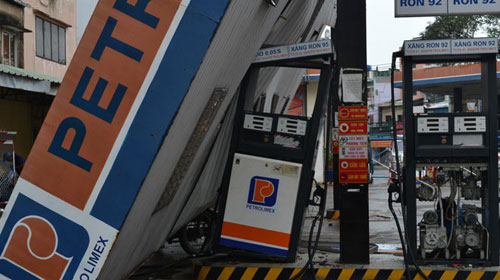 Sập mái cây xăng, 6 người hút chết - 2