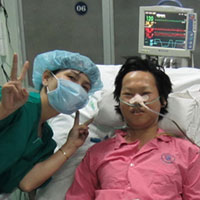 Tin tức trong ngày - Xúc động con trai hiến gan cứu mẹ