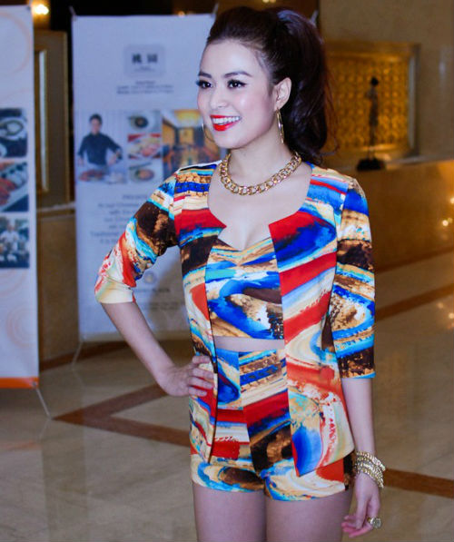 Hoàng Thùy Linh ngày càng... ngoan hiền - 12