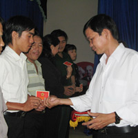 Tin tức trong ngày - Có nên nhân rộng mô hình CLB "hiệp sĩ"?