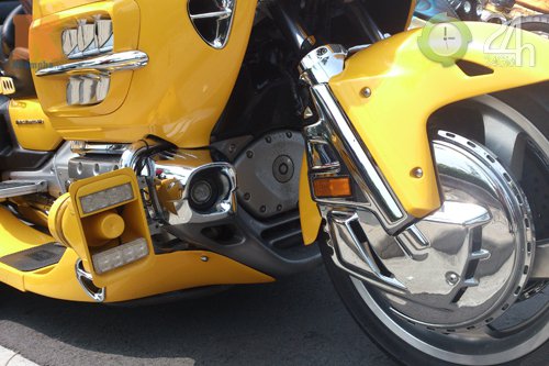 Đoàn môtô khủng dạo phố Sài Gòn - 5