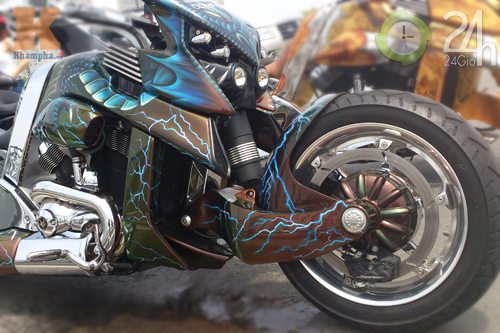 Đoàn môtô khủng dạo phố Sài Gòn - 10