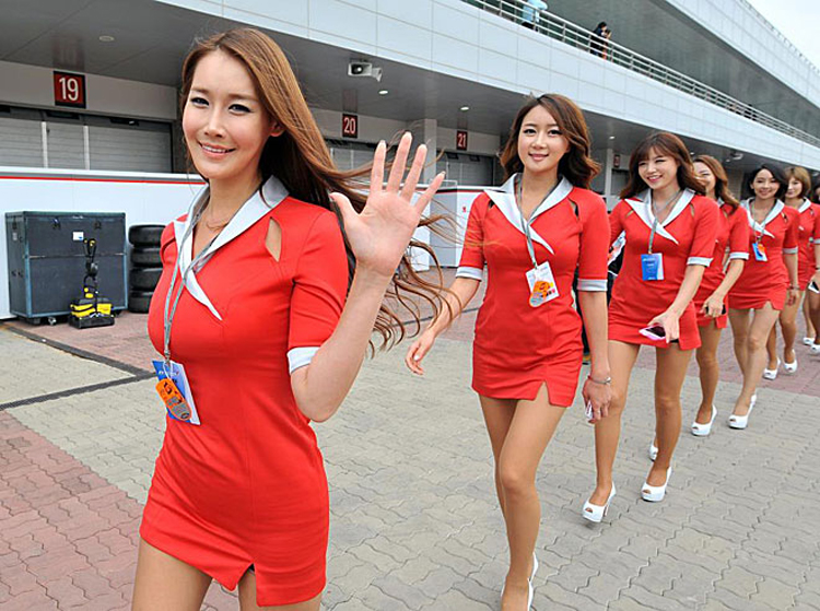 Các mỹ nhân Hàn Quốc làm công tác cổ vũ đã góp phần không nhỏ giúp Korean GP thêm phần hấp dẫn.