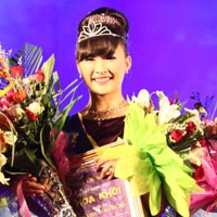 Nữ sinh lớp 11 đăng quang Miss Vinh