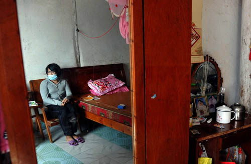 Cô bé 16 tuổi lông tóc mọc như đàn ông - 4