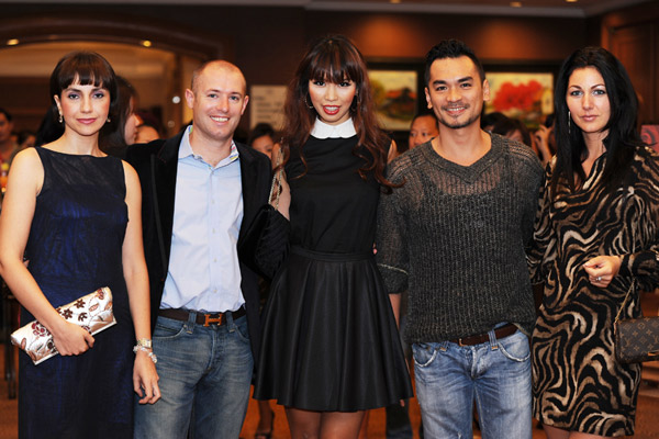 Ngọc Oanh bất ngờ khoe thềm ngực đầy - 3