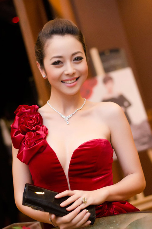 Ngọc Oanh bất ngờ khoe thềm ngực đầy - 13