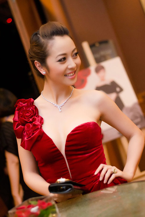 Ngọc Oanh bất ngờ khoe thềm ngực đầy - 14